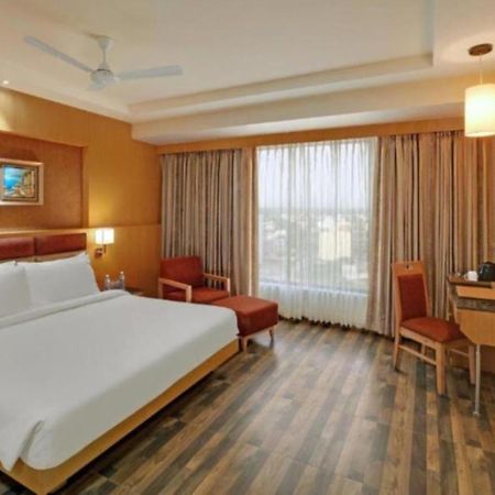 Hotel Seven Inn Near Delhi Airport New Delhi Bagian luar foto