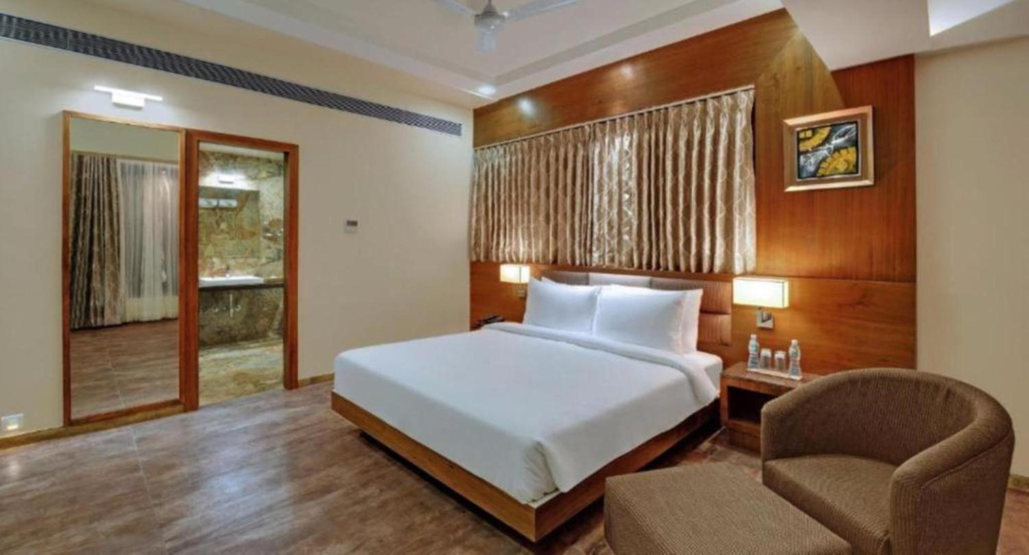 Hotel Seven Inn Near Delhi Airport New Delhi Bagian luar foto